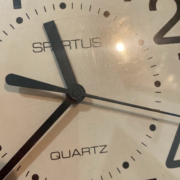 Spartas wall clock. Black. Quartz. Vintage. Good condition - Picture 5 of 6